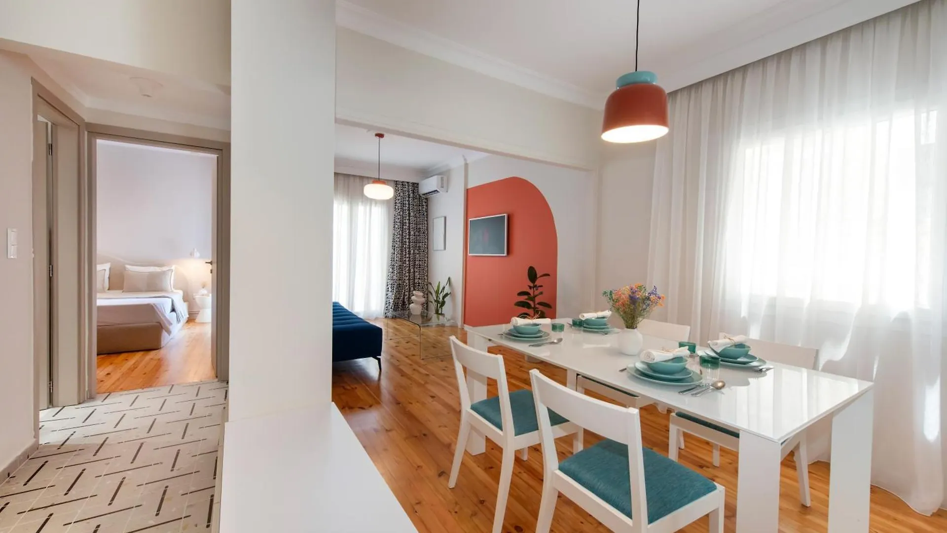 Unique Sunny Post Modern Apartment Thessaloniki