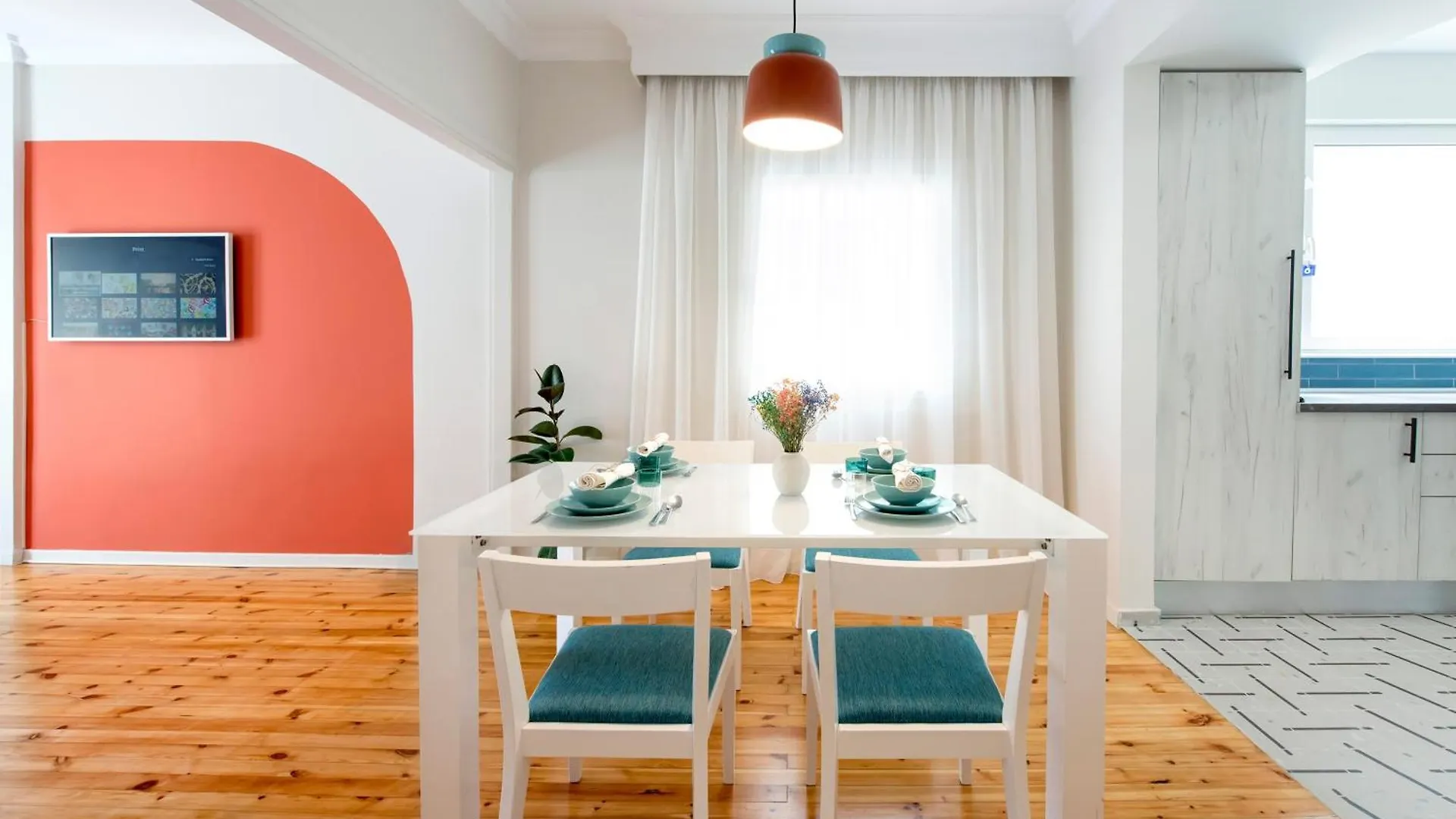 Unique Sunny Post Modern Apartment contacts